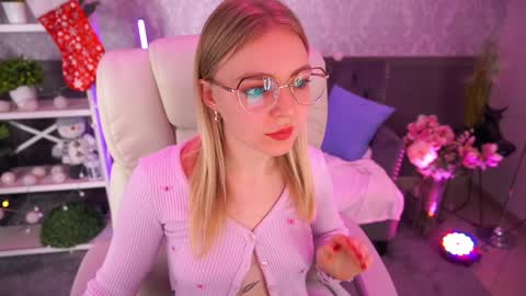  MY NAME IS Emily WELCOME EVERYONE I WILL BE HAPPY TO GIVE YOU WHAT YOU HAVE DREAMED OF FOR SO LONG online show from December 29, 9:52 pm