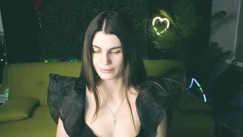 Snapshot of emilytucker chatting on February 26, 1:14 am Emily online show from February 26, 1:14 am