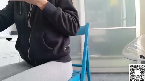 Snapshot of emilyweed chatting on February 17, 9:35 am Emily ----  online show from February 17, 9:35 am