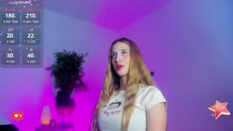 Snapshot of emilywillis8 chatting on September 22, 1:31 pm E M I L Y online show from September 22, 1:31 pm