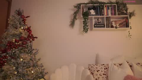 Snapshot of emilyxrose_ chatting on December 23, 7:52 pm IG thickemmsss online show from December 23, 7:52 pm