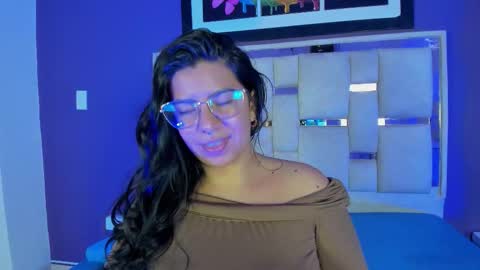 emilyy_cooperr online show from February 24, 12:15 pm