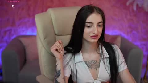 emilyymoon online show from June 5, 6:39 am