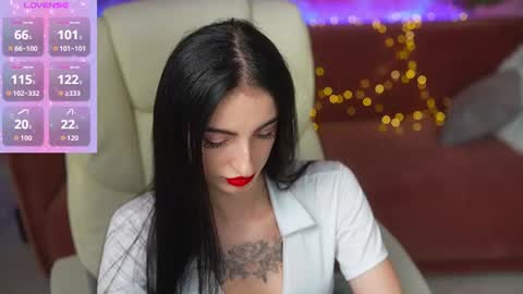 emilyymoon online show from June 19, 1:47 pm