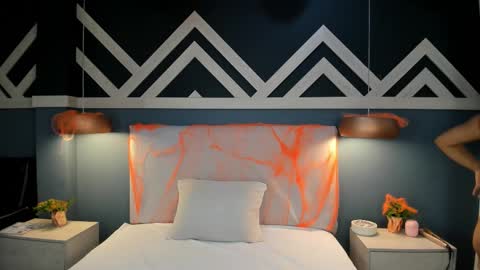 Emily  online show from October 21, 11:58 am