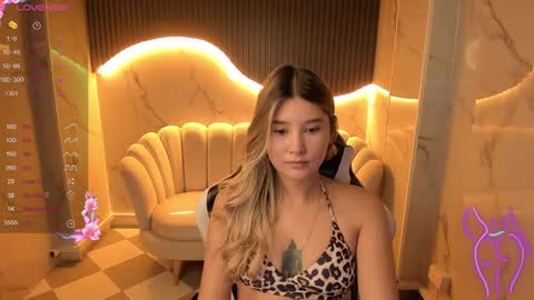 Emma online show from October 10, 8:58 pm