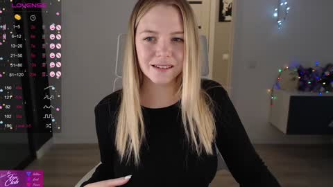 Snapshot of emma_bryan chatting on December 11, 10:58 am Emma online show from December 11, 10:58 am