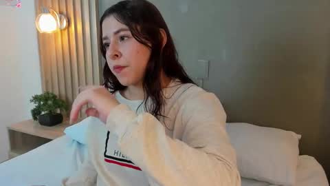 Snapshot of emma_fhox chatting on October 8, 2:38 am E M M A online show from October 8, 2:38 am