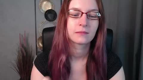 Snapshot of emma_lust94 chatting on December 3, 6:24 am emma online show from December 3, 6:24 am