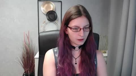 Snapshot of emma_lust94 chatting on December 22, 2:38 pm emma online show from December 22, 2:38 pm