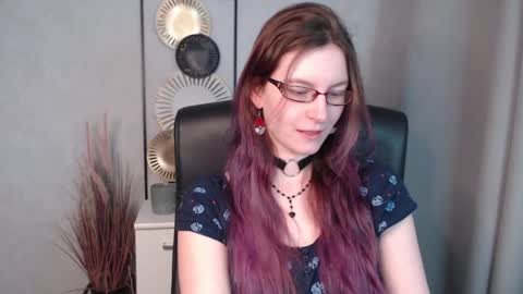 Snapshot of emma_lust94 chatting on December 17, 6:45 am emma online show from December 17, 6:45 am