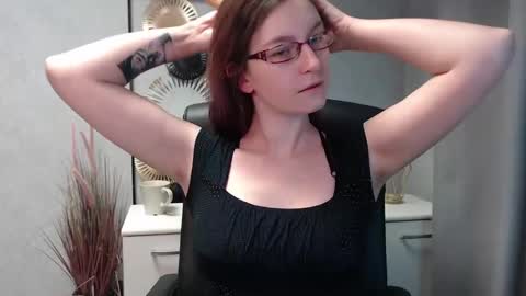 Snapshot of emma_lust94 chatting on December 2, 7:10 am emma online show from December 2, 7:10 am