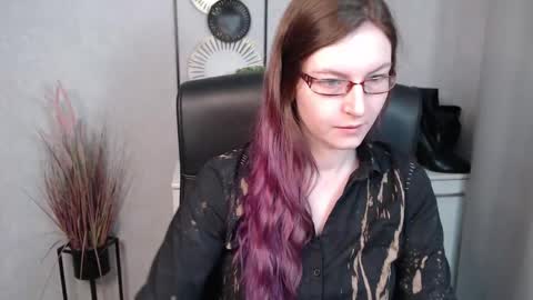 Snapshot of emma_lust94 chatting on February 25, 9:31 am emma online show from February 25, 9:31 am