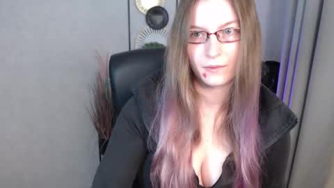 Snapshot of emma_lust94 chatting on October 2, 6:07 am emma online show from October 2, 6:07 am