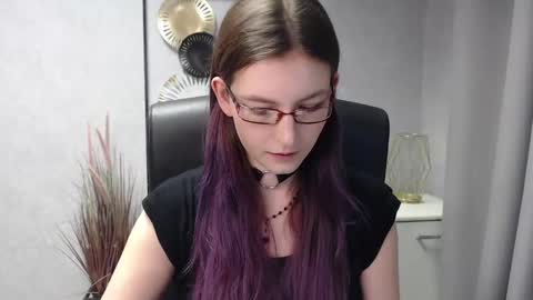 Snapshot of emma_lust94 chatting on December 12, 7:30 am emma online show from December 12, 7:30 am