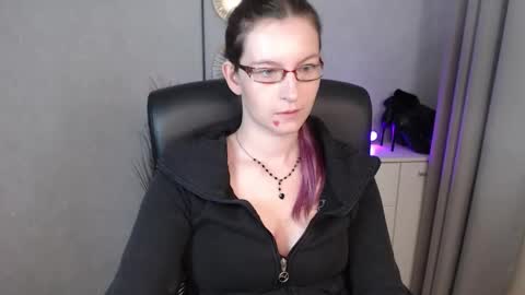 Snapshot of emma_lust94 chatting on October 1, 5:56 am emma online show from October 1, 5:56 am