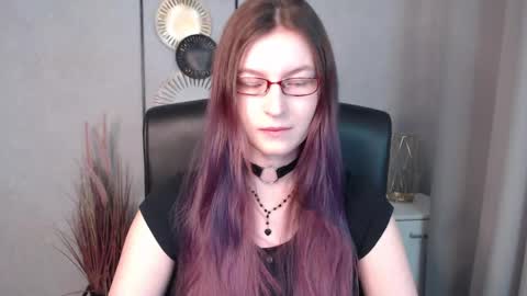 Snapshot of emma_lust94 chatting on December 10, 6:33 am emma online show from December 10, 6:33 am