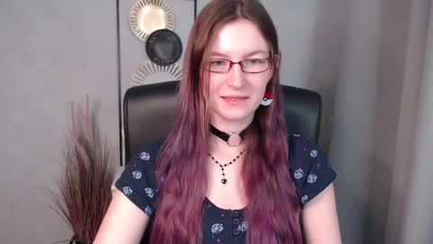 Snapshot of emma_lust94 chatting on December 16, 6:32 am emma online show from December 16, 6:32 am