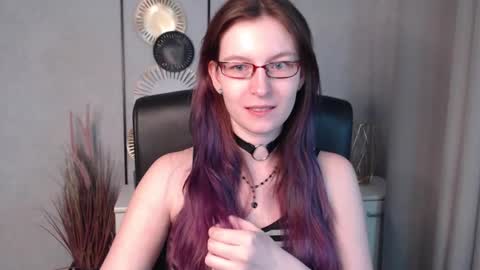 Snapshot of emma_lust94 chatting on December 6, 1:44 pm emma online show from December 6, 1:44 pm