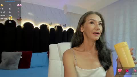Snapshot of emma_mendoza chatting on September 15, 12:24 pm Emma online show from September 15, 12:24 pm