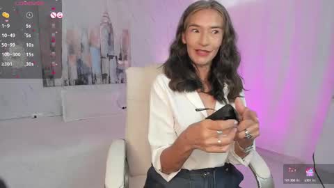 Snapshot of emma_mendoza chatting on January 6, 12:24 pm Emma online show from January 6, 12:24 pm