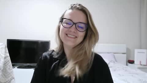 emma_misty_ online show from February 9, 8:33 pm