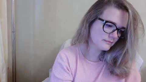 emma_misty_ online show from October 13, 1:58 pm