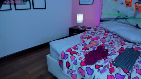 emma_whitee_ online show from October 29, 3:58 pm