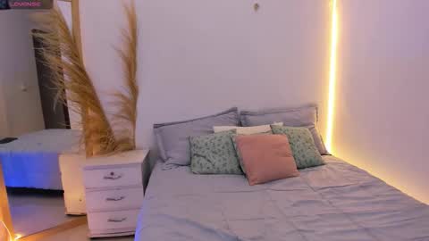 emma_woods__ online show from November 28, 1:47 pm