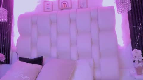 emmaa00_ online show from March 18, 5:29 pm