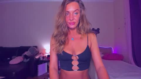 Emma online show from September 11, 8:09 pm