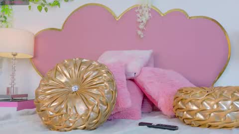 Snapshot of emmacrush chatting on October 26, 1:56 am Welcome Im yosein  Your love is my passion activate it with your tips and enjoy with me online show from October 26, 1:56 am
