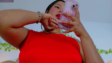 Snapshot of emmacrush chatting on October 17, 9:51 pm Welcome Im yosein  Your love is my passion activate it with your tips and enjoy with me online show from October 17, 9:51 pm