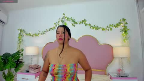 Snapshot of emmacrush chatting on September 28, 8:58 pm Welcome Im yosein  Your love is my passion activate it with your tips and enjoy with me online show from September 28, 8:58 pm
