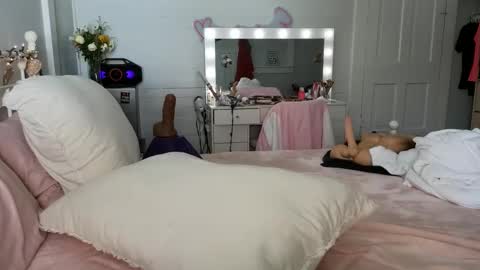 Snapshot of emmagray01 chatting on February 25, 6:01 pm emmagray01 online show from February 25, 6:01 pm