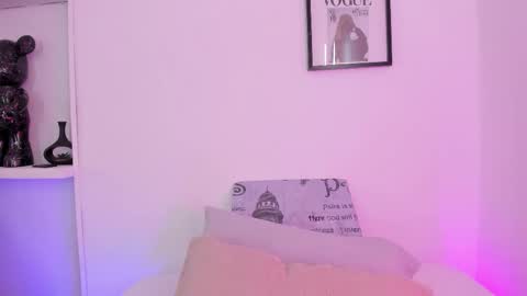 emmajohanson online show from February 7, 9:07 pm