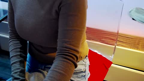 Emma Mavis online show from December 13, 8:10 am