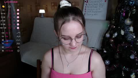 Snapshot of emmatiny chatting on December 20, 1:54 pm Mia online show from December 20, 1:54 pm