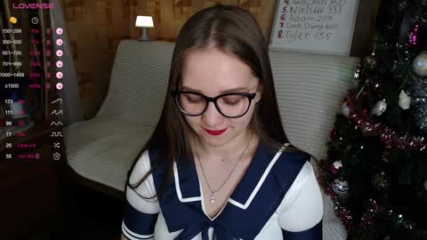 Snapshot of emmatiny chatting on December 24, 1:50 pm Mia online show from December 24, 1:50 pm
