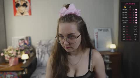 Mia online show from February 28, 1:54 pm