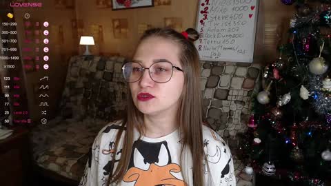 Snapshot of emmatiny chatting on December 13, 1:44 pm Mia online show from December 13, 1:44 pm