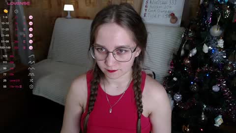 Snapshot of emmatiny chatting on December 21, 4:14 pm Mia online show from December 21, 4:14 pm