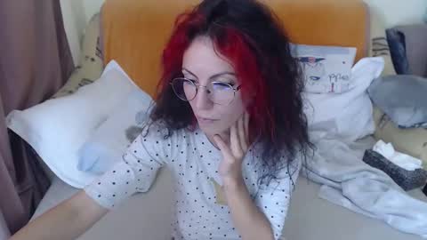 Snapshot of emmatoo95 chatting on September 18, 8:57 am Emmatoo online show from September 18, 8:57 am