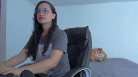 Emma Torres online show from December 19, 10:00 pm