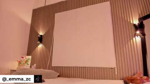 emmazc_ online show from March 24, 9:09 pm