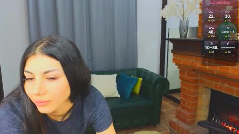 Mia online show from October 17, 7:06 pm