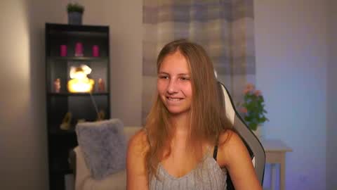 Emmie online show from December 20, 2:43 pm