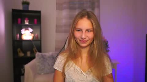 Emmie online show from November 19, 2:17 pm