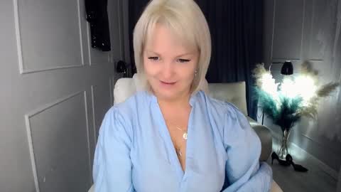 Snapshot of emmmam chatting on October 20, 2:09 pm emmmam online show from October 20, 2:09 pm