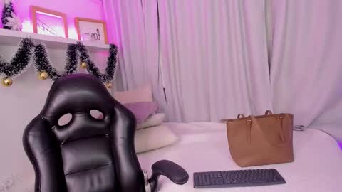 Emmy Heart online show from January 6, 3:43 am